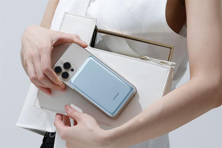 Pin sạc dự phòng Polymer 10000mAh Không dây Magnetic Type C PD 20W Innostyle PowerMag Slim IM20PD Màu Xanh Dương