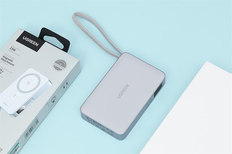 Pin sạc dự phòng Polymer Không dây Magnetic Qi2.2 Type C PD 30W Ugreen PB773 kèm Cáp Type C Màu Xám nhạt