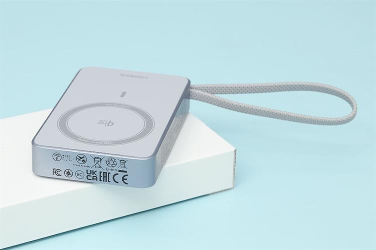 Pin sạc dự phòng Polymer Không dây Magnetic Qi2.2 Type C PD 30W Ugreen PB773 kèm Cáp Type C Màu Xám nhạt