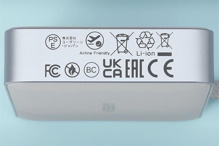 Pin sạc dự phòng Polymer Không dây Magnetic Qi2.2 Type C PD 30W Ugreen PB773 kèm Cáp Type C Màu Xám nhạt