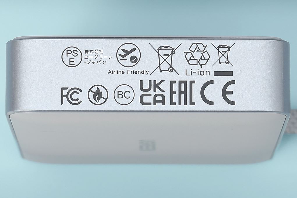 Pin sạc dự phòng Polymer Không dây Magnetic Qi2.2 Type C PD 30W Ugreen PB773 kèm Cáp Type C Màu Xám nhạt