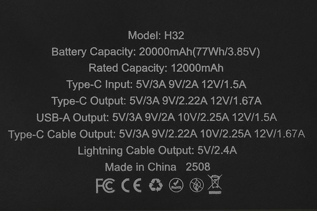 Pin sạc dự phòng Polymer 20000mAh Type C PD QC 3.0 22.5W Xmobile H32 kèm Cáp Lightning và Type C Màu Đen