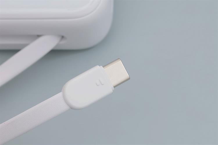 Pin sạc dự phòng Polymer 20000mAh Type C PD QC 3.0 30W Xmobile JP313 kèm Cáp Lightning và Type C Màu Trắng