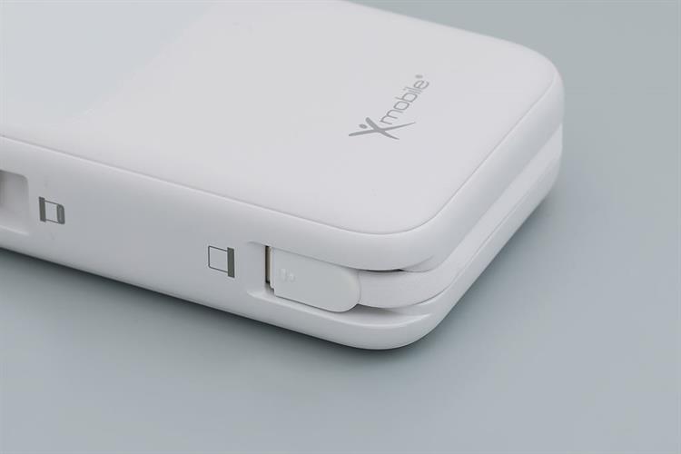 Pin sạc dự phòng Polymer 20000mAh Type C PD QC 3.0 30W Xmobile JP313 kèm Cáp Lightning và Type C Màu Trắng