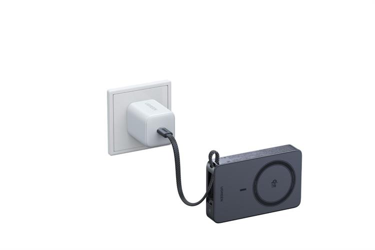 Pin sạc dự phòng Polymer 10000mAh Không dây Magnetic Qi2.2 Type C PD 30W Ugreen PB773 kèm Cáp Type C Màu Đen