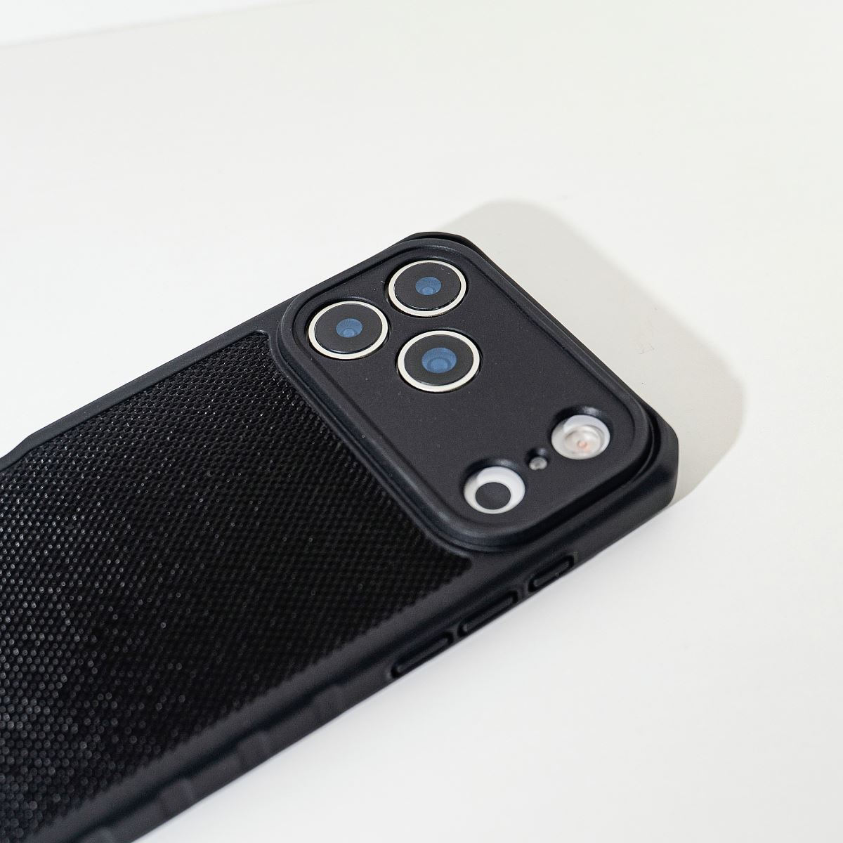 Ốp lưng iPhone 17 Pro Nylon PC TPU ITSKINS Hybrid R Màu Đen