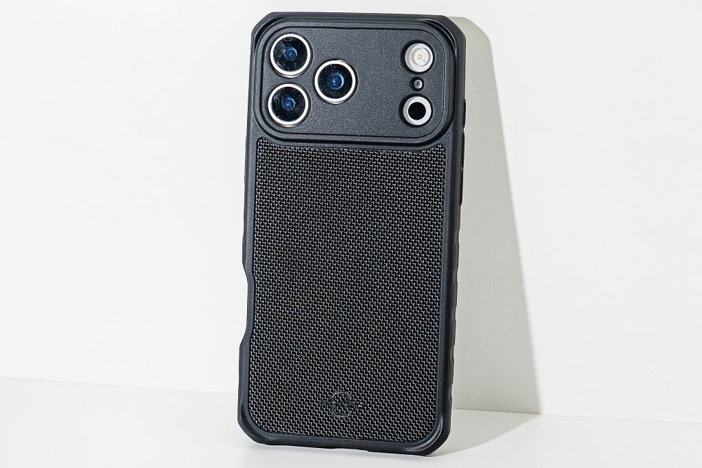 Ốp lưng iPhone 17 Pro Nylon PC TPU ITSKINS Hybrid R Màu Đen