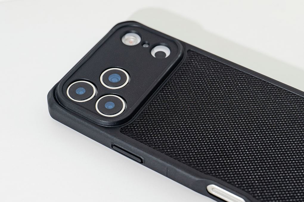 Ốp lưng iPhone 17 Pro Nylon PC TPU ITSKINS Hybrid R Màu Đen