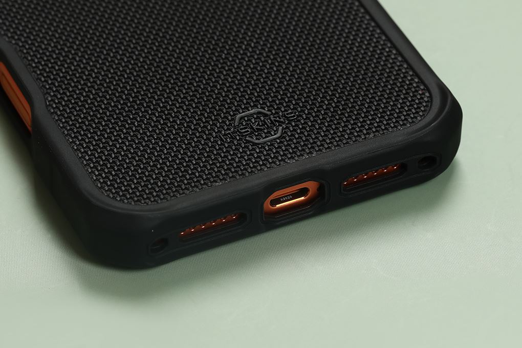 Ốp lưng iPhone 17 Pro Max Nylon PC TPU ITSKINS Hybrid R Màu Đen