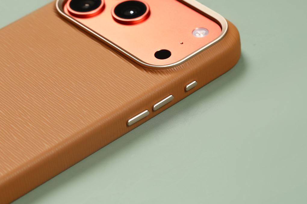 Ốp lưng MagSafe iPhone 17 Pro Max PU ALU UNIQ MIRELLE Màu Nâu