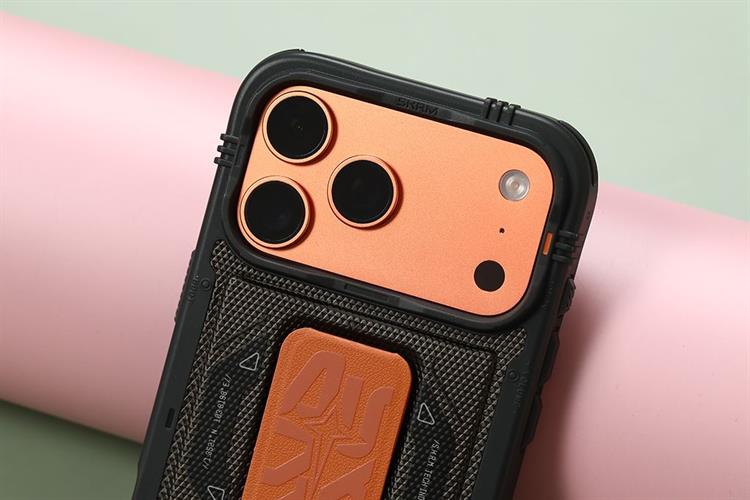 Ốp lưng MagSafe iPhone 17 Pro Max PC TPU SKINARMA Grip Stand PHANTOM Màu Đen - Cam