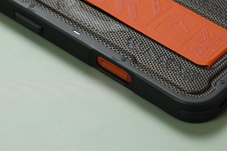 Ốp lưng MagSafe iPhone 17 Pro Max PC TPU SKINARMA Grip Stand PHANTOM Màu Đen - Cam