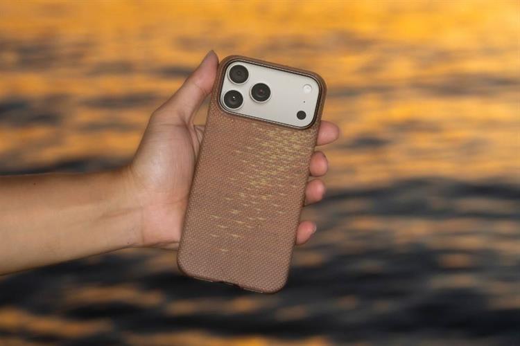 Ốp lưng MagSafe iPhone 17 Pro Max Aramid PITAKA Ultra Slim có PitaTap Màu Vàng