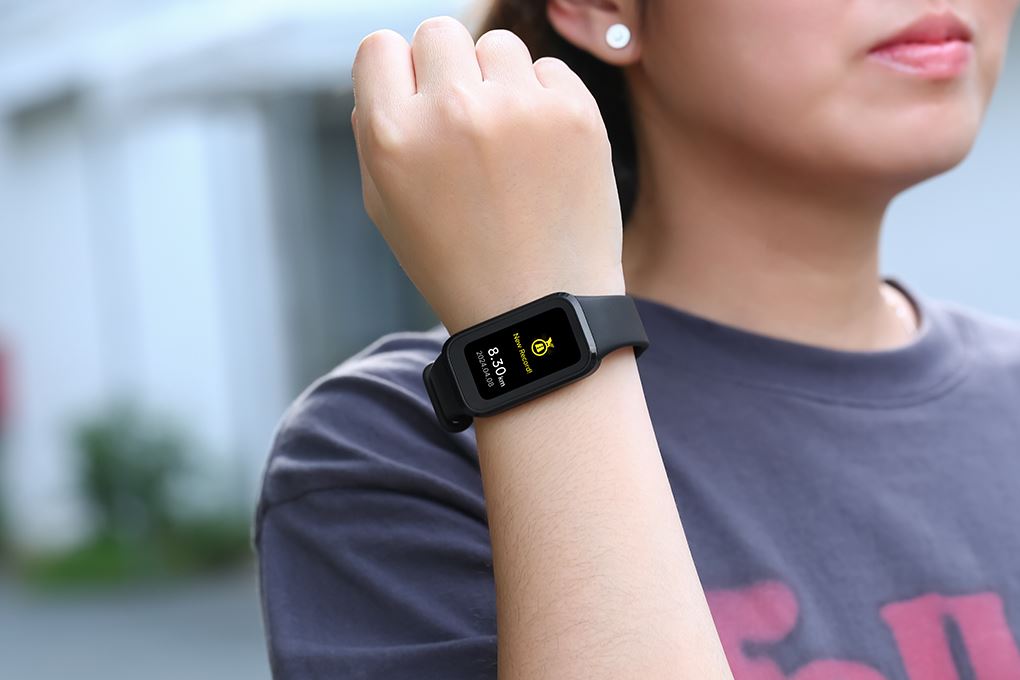 2. Xiaomi Smart Band 9 Active