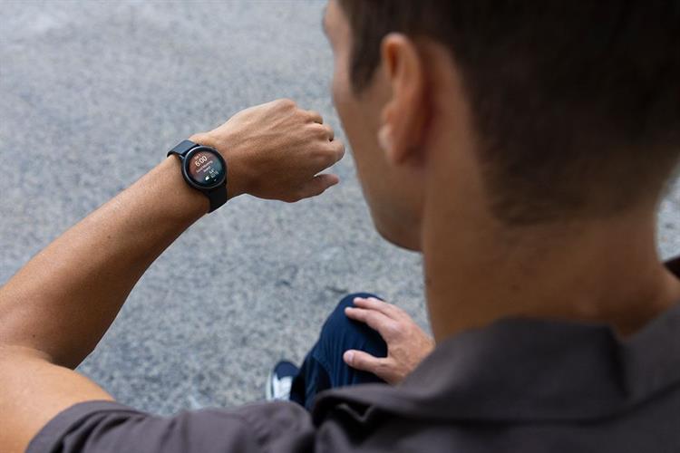 Garmin Vivoactive 6 42.2mm dây silicone Màu Đen