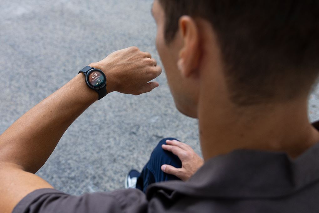 Garmin Vivoactive 6 42.2mm dây silicone Màu Đen