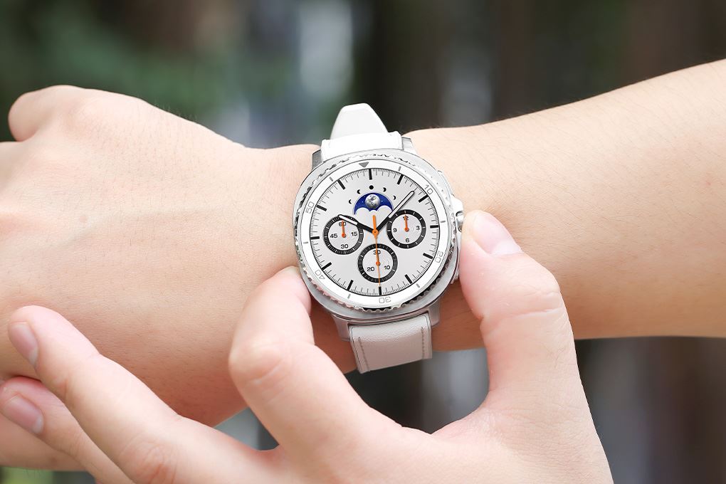 Samsung Galaxy Watch8 Classic 46mm dây da Màu Trắng