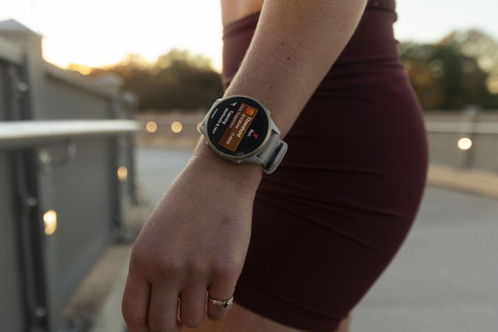 Garmin Forerunner 970 47mm dây silicone Màu Xám