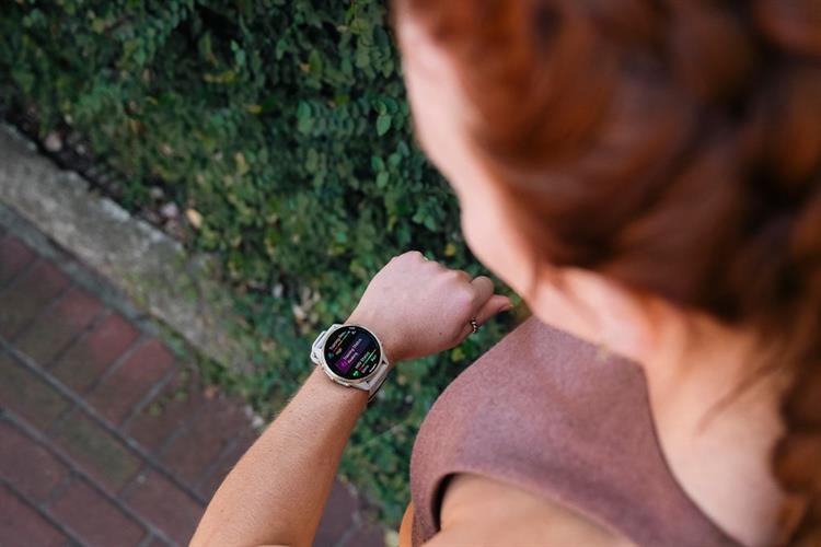 Garmin Forerunner 570 42.4mm dây silicone Màu Trắng