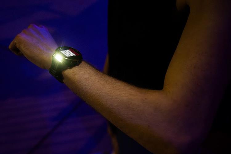 Garmin Forerunner 570 47mm dây silicone Màu Đen