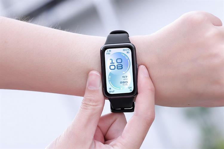 Vòng đeo tay thông minh Huawei Band 11 viền nhôm dây Fluor Màu Đen