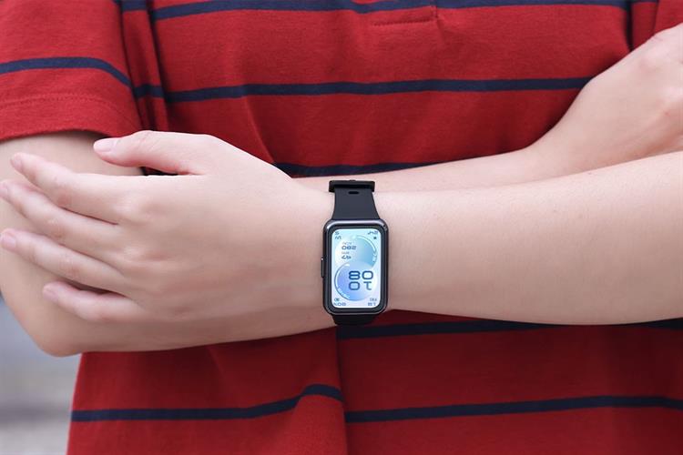 Vòng đeo tay thông minh Huawei Band 11 viền nhôm dây Fluor Màu Đen