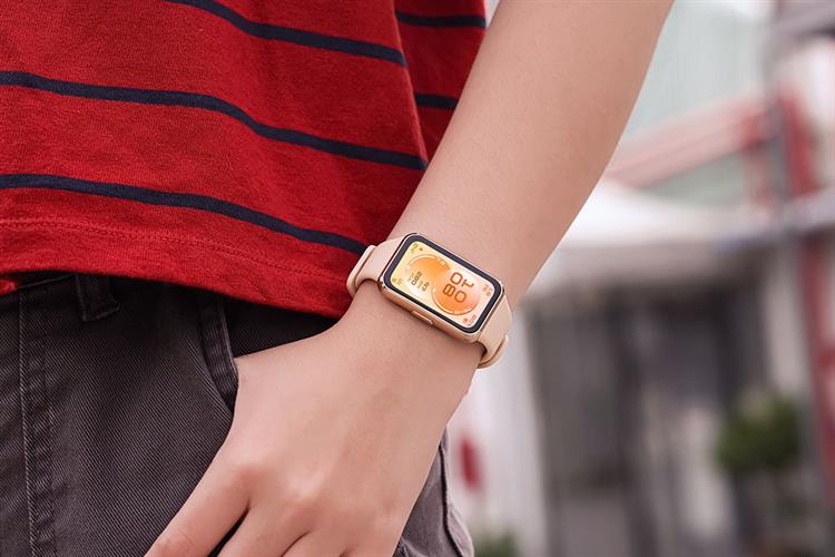 Vòng đeo tay thông minh Huawei Band 11 viền nhôm dây Fluor Màu Hồng