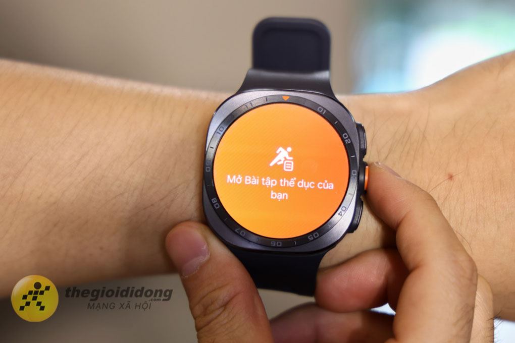 Bộ định vị GPS tần số kép L1 + L5 kết hợp với GLONASS, Beidou, Galileo và QZSS hỗ trợ ghi nhận lộ trình khi chạy bộ, đạp xe hoặc đi bộ đường dài. Việc sử dụng hai dải tần có thể góp phần giảm sai lệch trong một số khu vực có nhà cao tầng hoặc nhiều vật cản, nhưng độ chính xác thực tế vẫn chịu ảnh hưởng bởi môi trường và khả năng thu tín hiệu vệ tinh Bộ định vị GPS tần số kép L1 + L5 kết hợp với GLONASS, Beidou, Galileo và QZSS hỗ trợ ghi nhận lộ trình khi chạy bộ, đạp xe hoặc đi bộ đường dài. Việc sử dụng hai dải tần có thể góp phần giảm sai lệch trong một số khu vực có nhà cao tầng hoặc nhiều vật cản, nhưng độ chính xác thực tế vẫn chịu ảnh hưởng bởi môi trường và khả năng thu tín hiệu vệ tinh