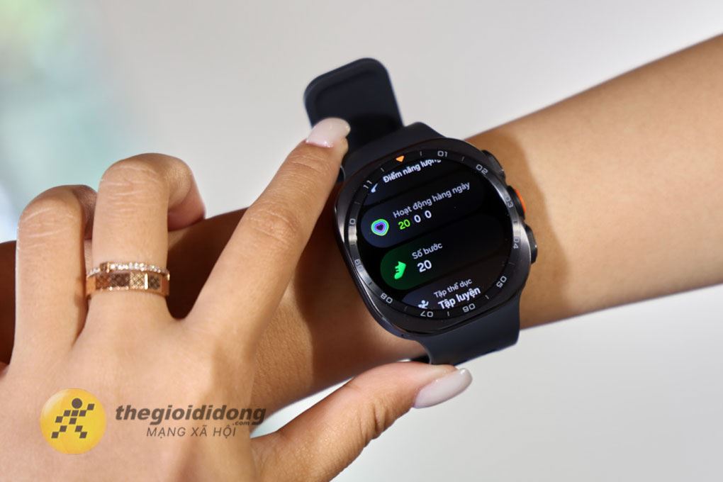 Hệ thống cảm biến trên Samsung Galaxy Watch Ultra 2 hỗ trợ ghi nhận nhịp tim, điện tâm đồ ECG, SpO₂, thành phần cơ thể BIA và nhiệt độ da Hệ thống cảm biến trên Samsung Galaxy Watch Ultra 2 hỗ trợ ghi nhận nhịp tim, điện tâm đồ ECG, SpO₂, thành phần cơ thể BIA và nhiệt độ da