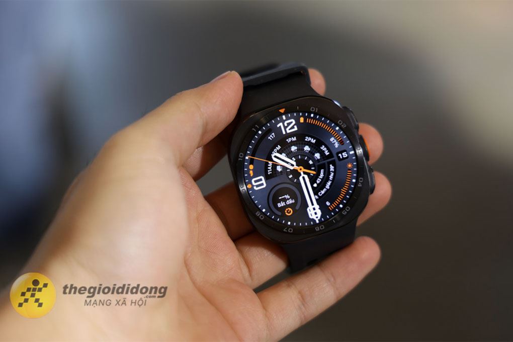 Kích thước 47.4 x 47.1 x 10.7 mm và khối lượng 61.5g của Samsung Galaxy Watch Ultra 2 mang lại cảm giác chắc chắn với khung titan và kính Sapphire Kích thước 47.4 x 47.1 x 10.7 mm và khối lượng 61.5g của Samsung Galaxy Watch Ultra 2 mang lại cảm giác chắc chắn với khung titan và kính Sapphire
