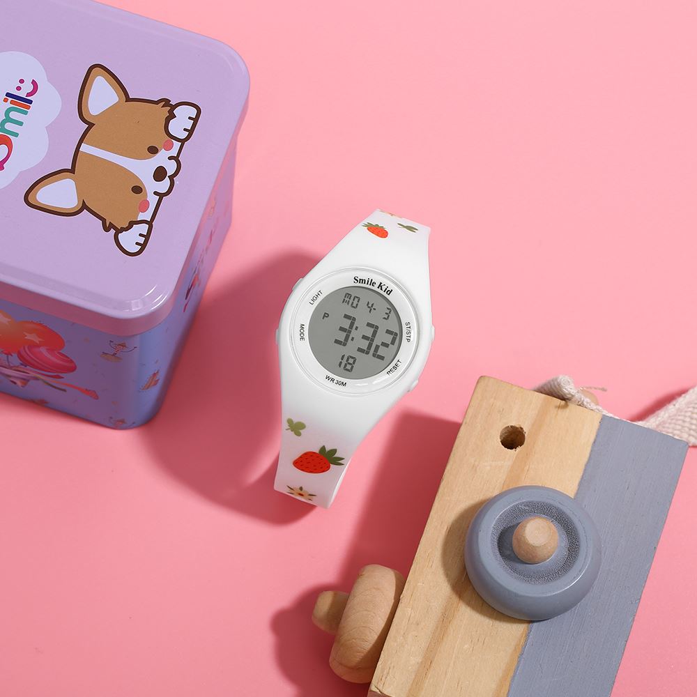 Mặt kính nhựa chịu lực tốt, hạn chế trầy xước Mặt kính nhựa chịu lực tốt, hạn chế trầy xước