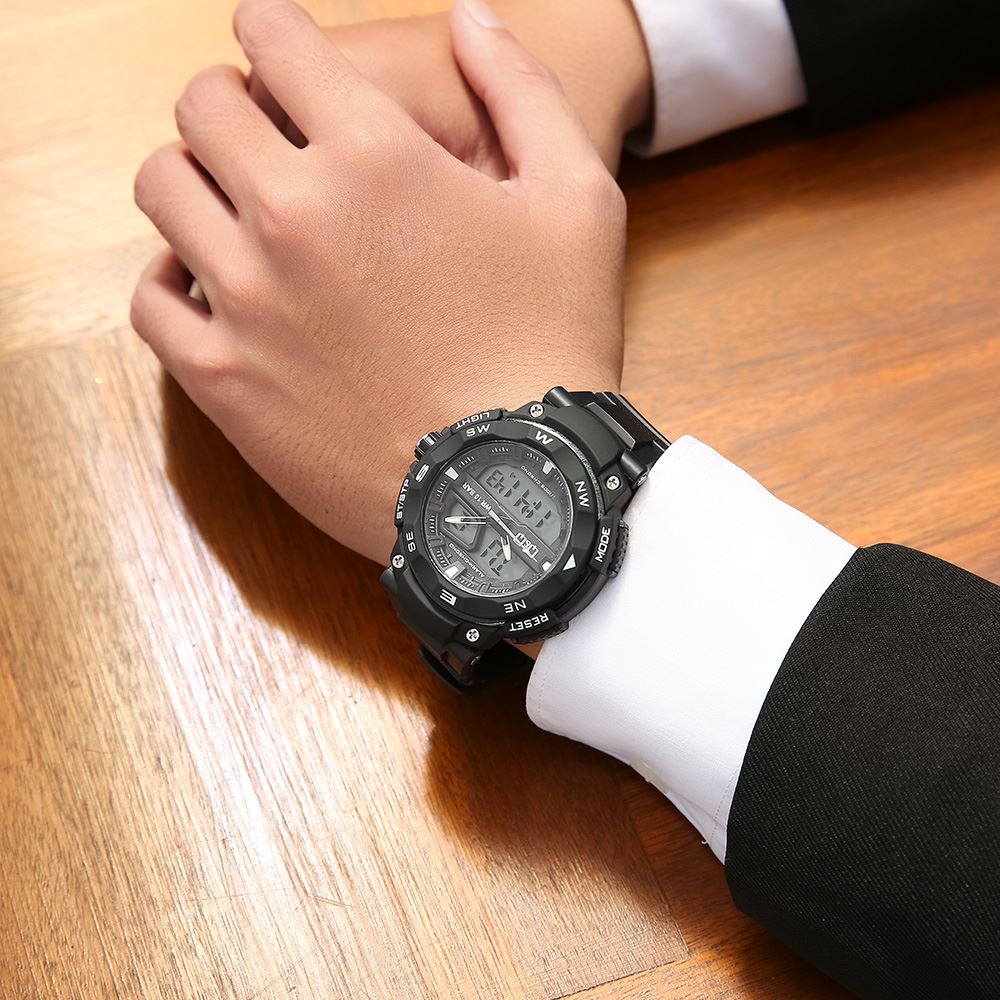 Đồng hồ Q&Q 51 mm Nam GW85J005Y