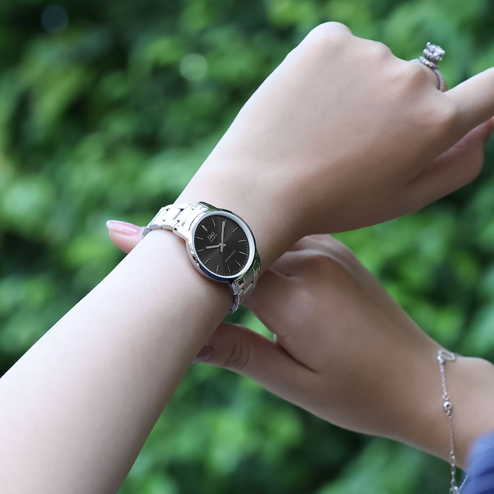 Đồng hồ Q&Q 30 mm Nữ QA47J212Y