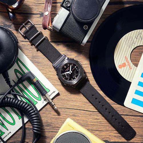 Đồng hồ G-Shock 44.4 mm Nam GM-2100CB-1ADR Màu Đen