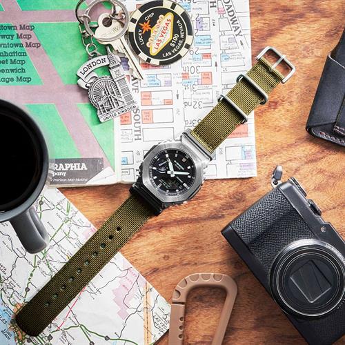 Đồng hồ G-Shock 44.4 mm Nam GM-2100CB-3ADR Màu Xanh rêu