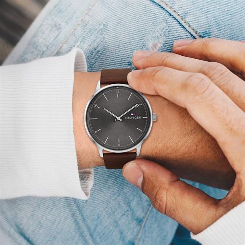 Đồng hồ Tommy Hilfiger 43 mm Nam 1791840 Màu Nâu