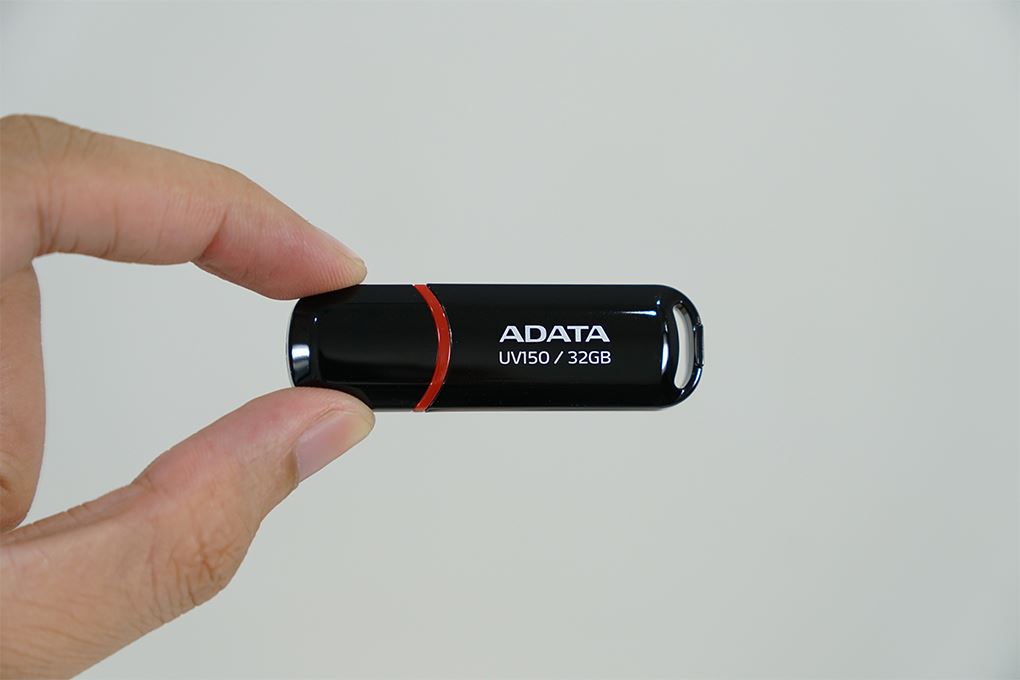 USB 3.2 32GB ADATA AUV150 Màu Đen