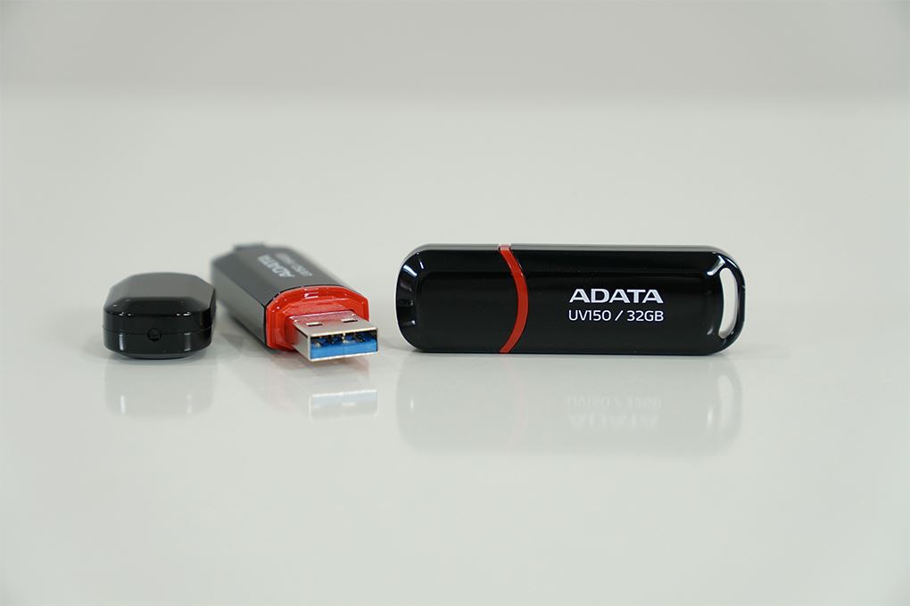USB 3.2 32GB ADATA AUV150 Màu Đen