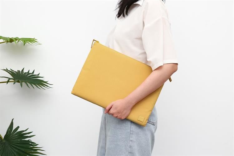 Túi đựng laptop 14 inch UniQ Lyon Snug - Fit Màu Vàng