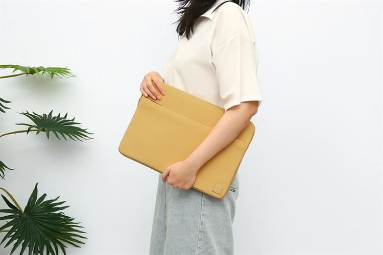 Túi đựng laptop 14 inch UniQ Vienna Protective Nylon Màu Vàng đậm