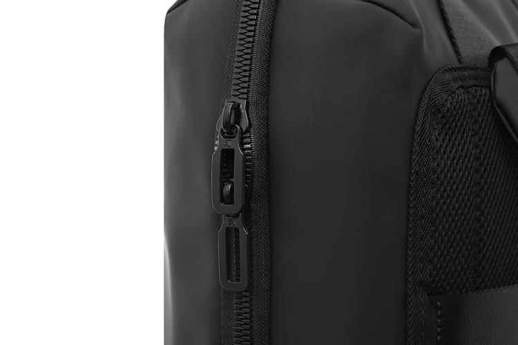 Balo Laptop 15.6 inch Tucano Gommo Màu Đen