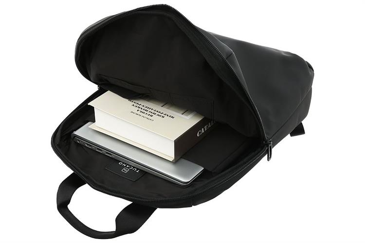 Balo Laptop 15.6 inch Tucano Gommo Màu Đen