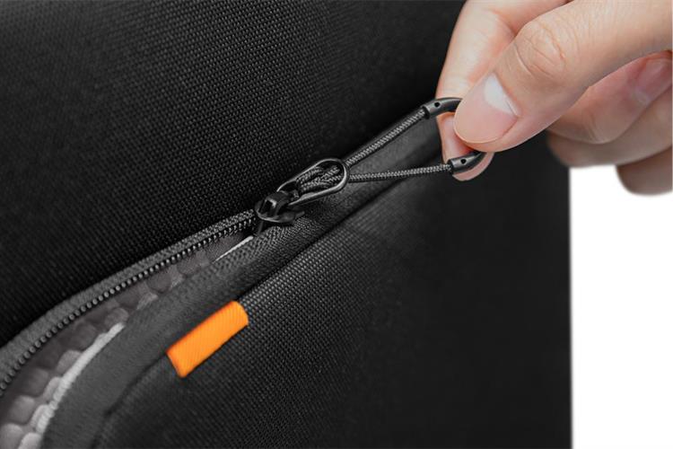 Túi đeo chéo chống sốc Laptop 16 inch Tomtoc Protection Premium A03 Màu Đen