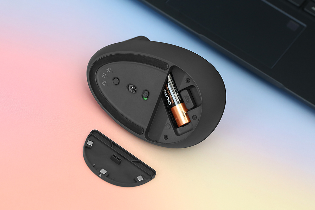 Chuột Bluetooth Logitech Lift Vertical Màu Đen