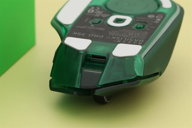Chuột sạc Bluetooth Gaming Razer Basilisk V3 Pro 35K Phantom Green Edition Màu Xanh lá