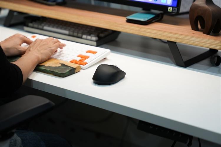 Chuột sạc Bluetooth HyperWork Silentium MS01 Màu Đen