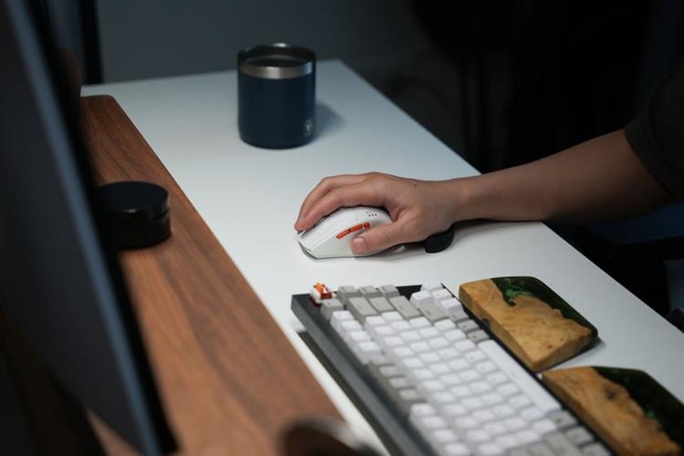 Chuột sạc Bluetooth HyperWork Silentium MS01 Màu Trắng