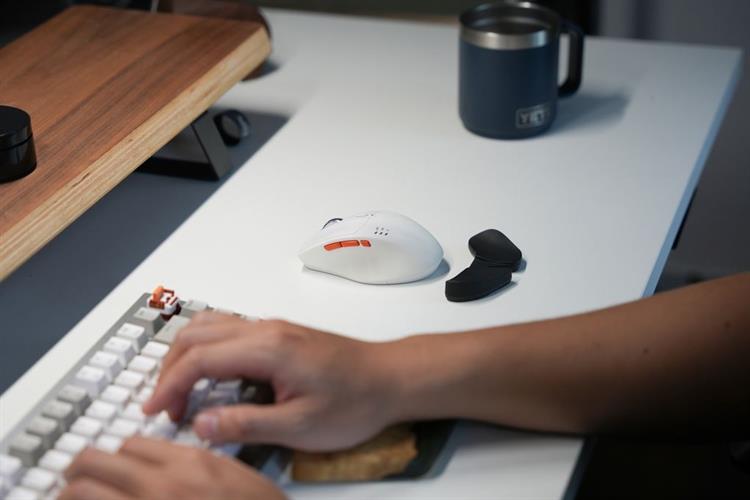 Chuột sạc Bluetooth HyperWork Silentium MS01 Màu Trắng