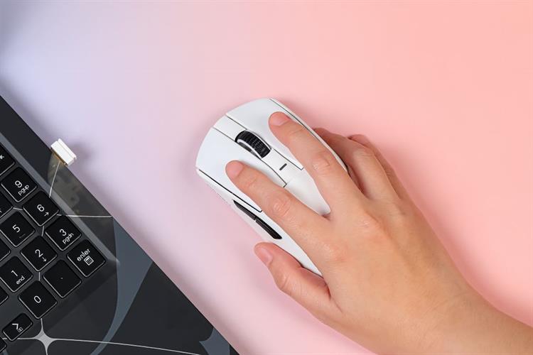 Chuột sạc Bluetooth Gaming Dareu EM950T Màu Trắng