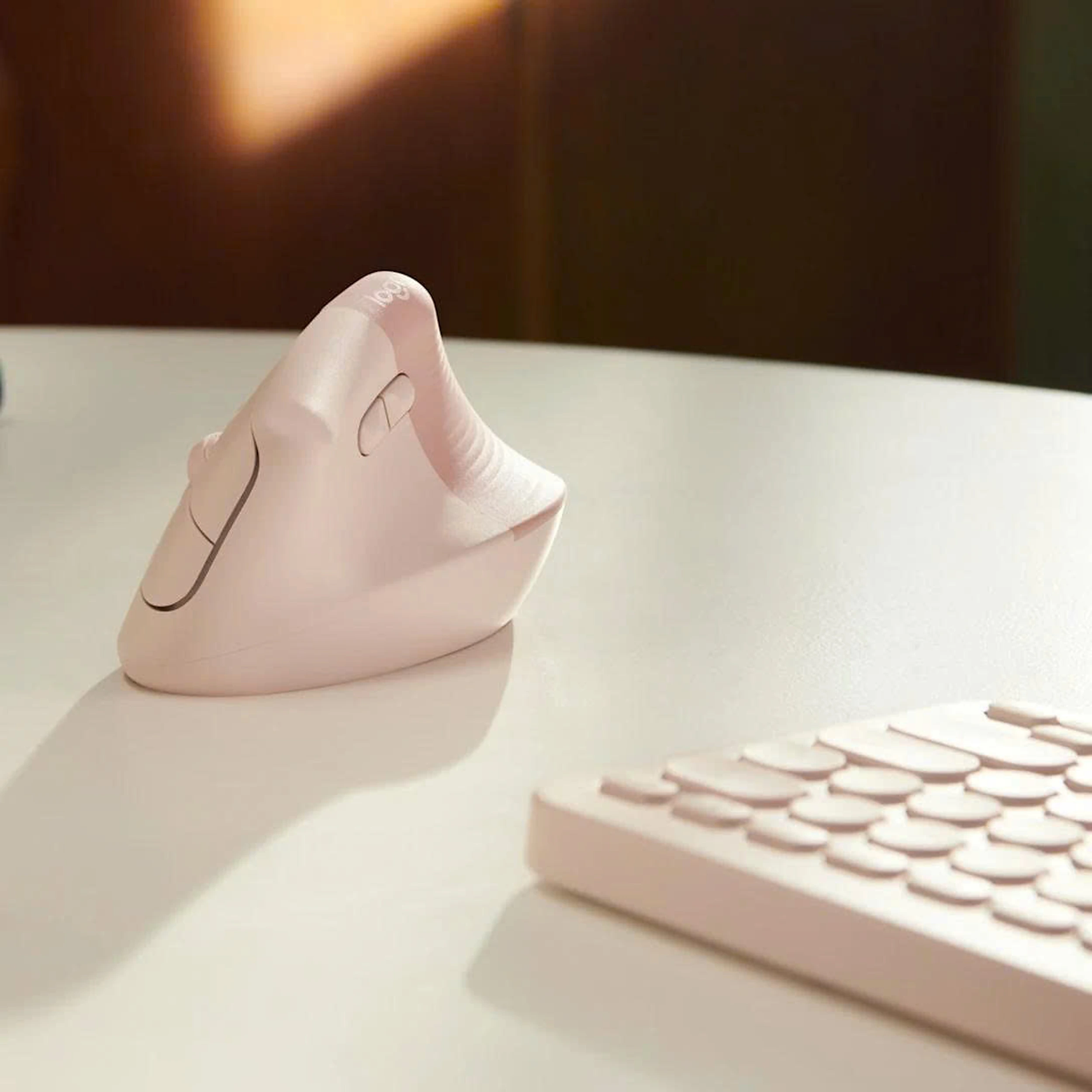 Chuột Bluetooth Logitech Lift Vertical Ergonomic Màu Hồng